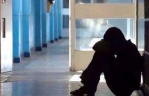 2019年，昆明一大学生从10楼跃下，跳楼前：妈，我不跳，就抽根烟