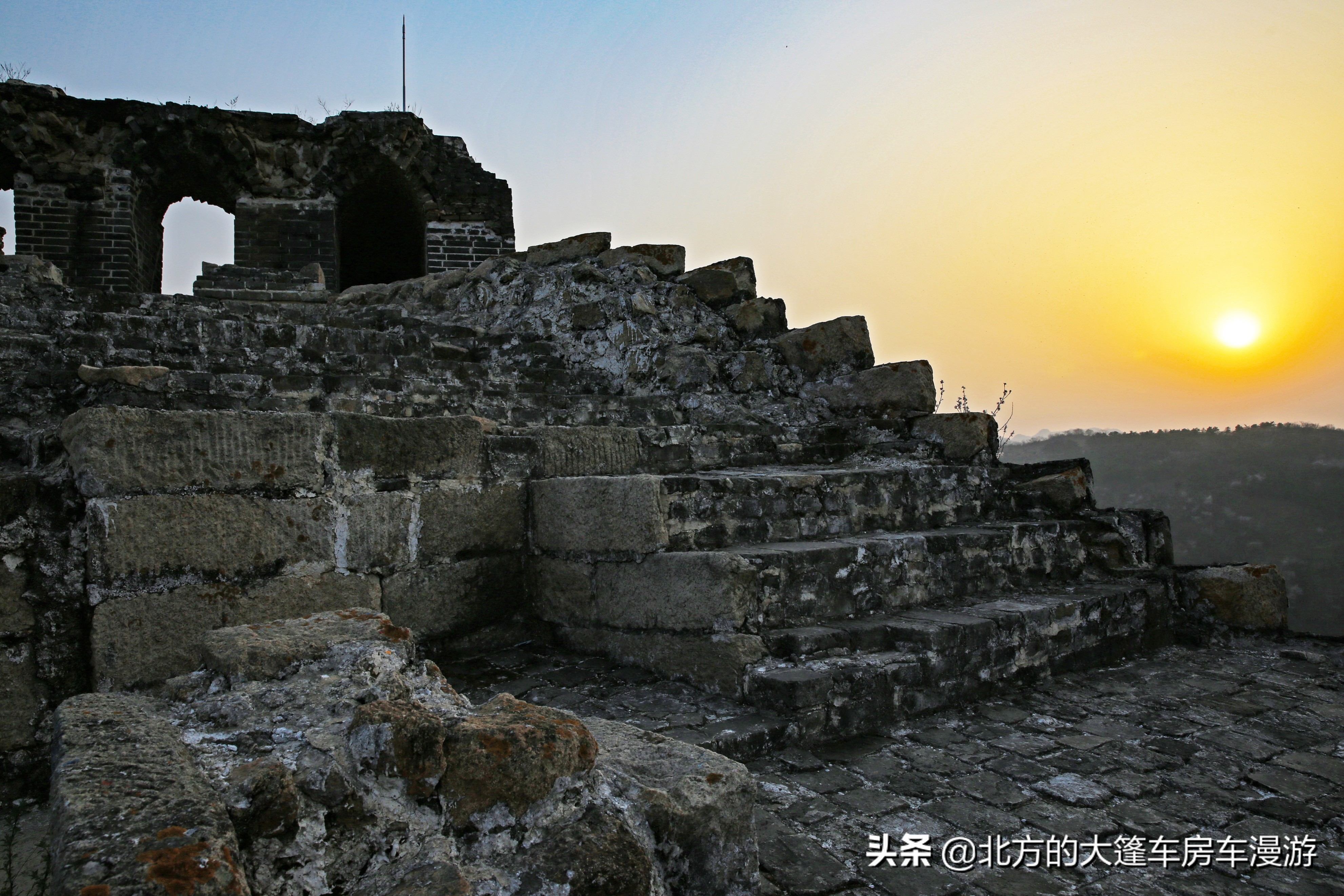 走过北京春天最美的盘山公路去那山桃花盛开的地方——龙泉峪长城