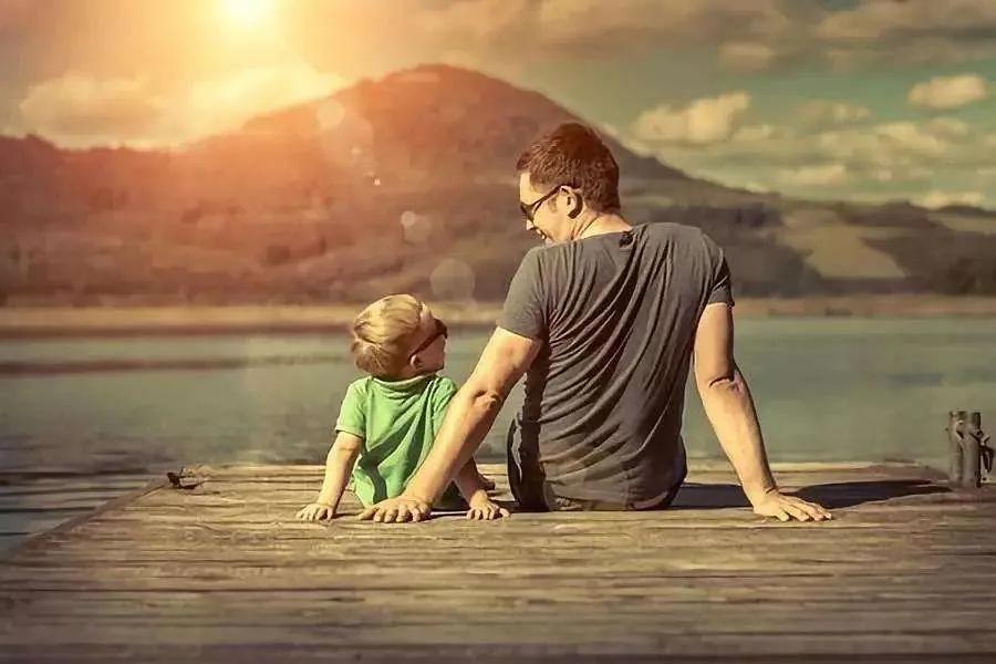 孩子内向不叫人。家长：天生的改不了。星哥：你只看到了结果