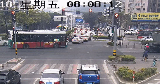 交警發話了：即日起，綠燈這樣通行也會罰200扣3分