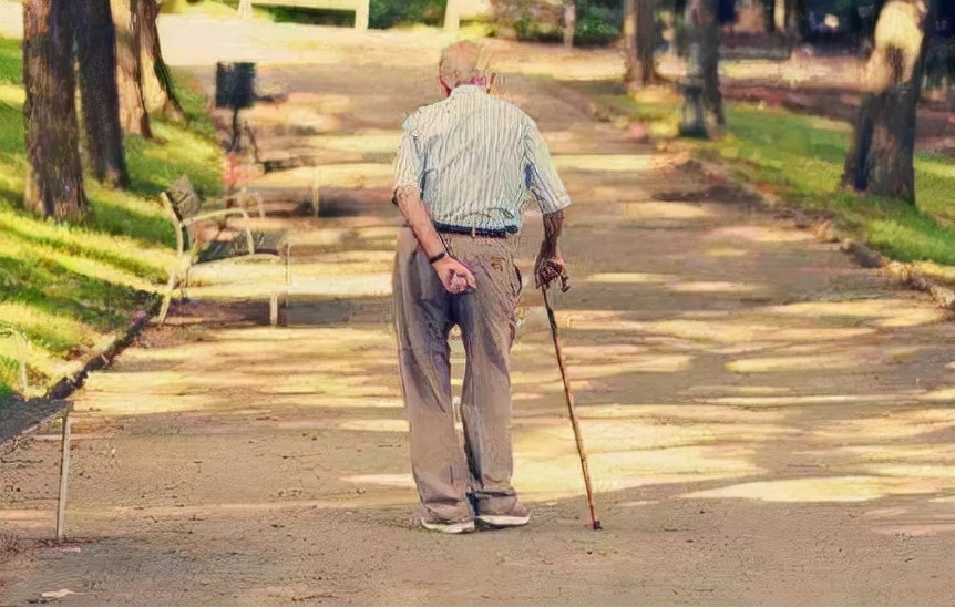 走路快和走路慢的人，谁更长寿？研究发现：二者相差15年寿命