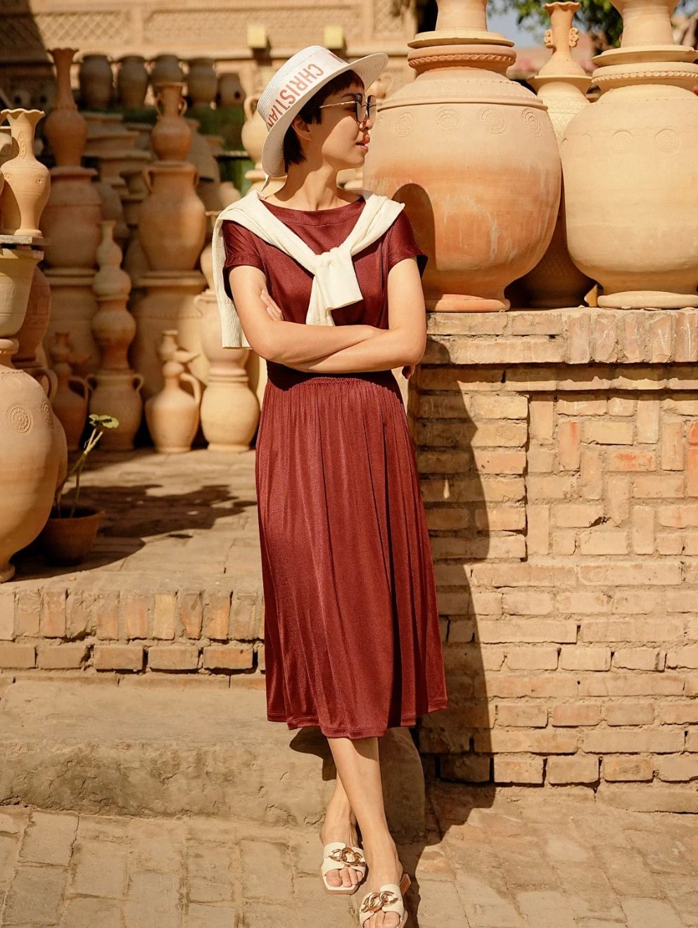 女人上了年纪多穿4种“显贵色”，优雅又有气质，一看就是洋气人