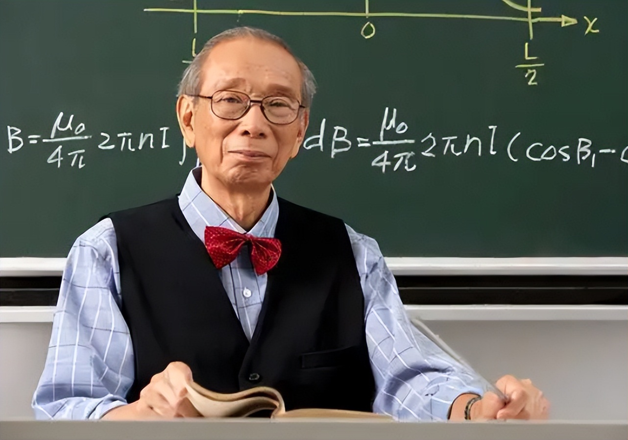 985高校副教授晒年薪，金额令人羡慕，网友：没有对比就没有伤害