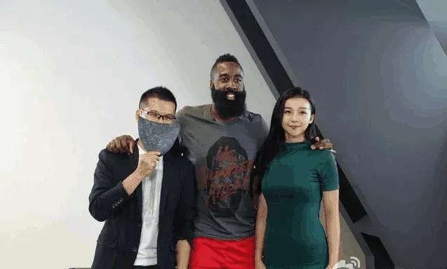 腾讯nba有哪些女记者(最美NBA女主播张曼源近照，身材抢镜笑容迷人，和高2米男友很般配)