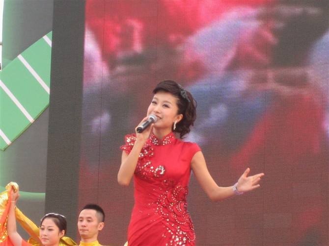 著名歌唱家胡月：嫁给陆剑民，造病历骗父亲，父亲去世后泣不成声