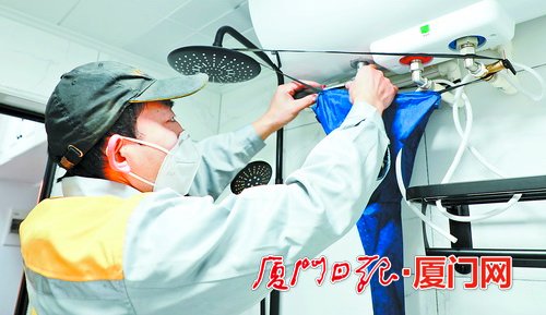 涨知识了！他们这样给热水器、洗衣机“洗澡”→