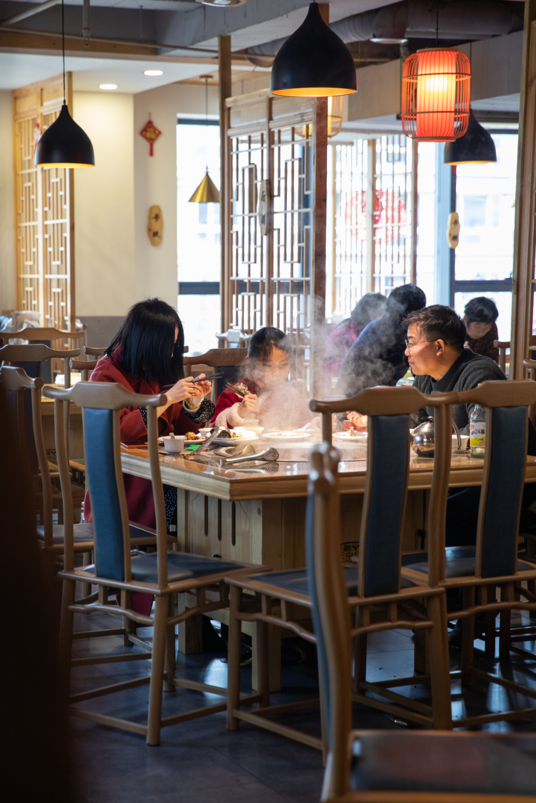 忒色滴很！西安这家神级铁锅炖，除了远点没毛病…