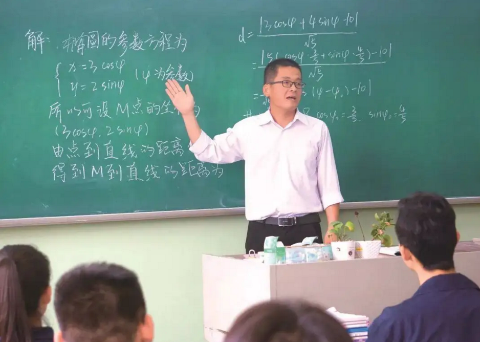 学生数学成绩若不好，就尽量避开这4个专业，否则就业或成难题