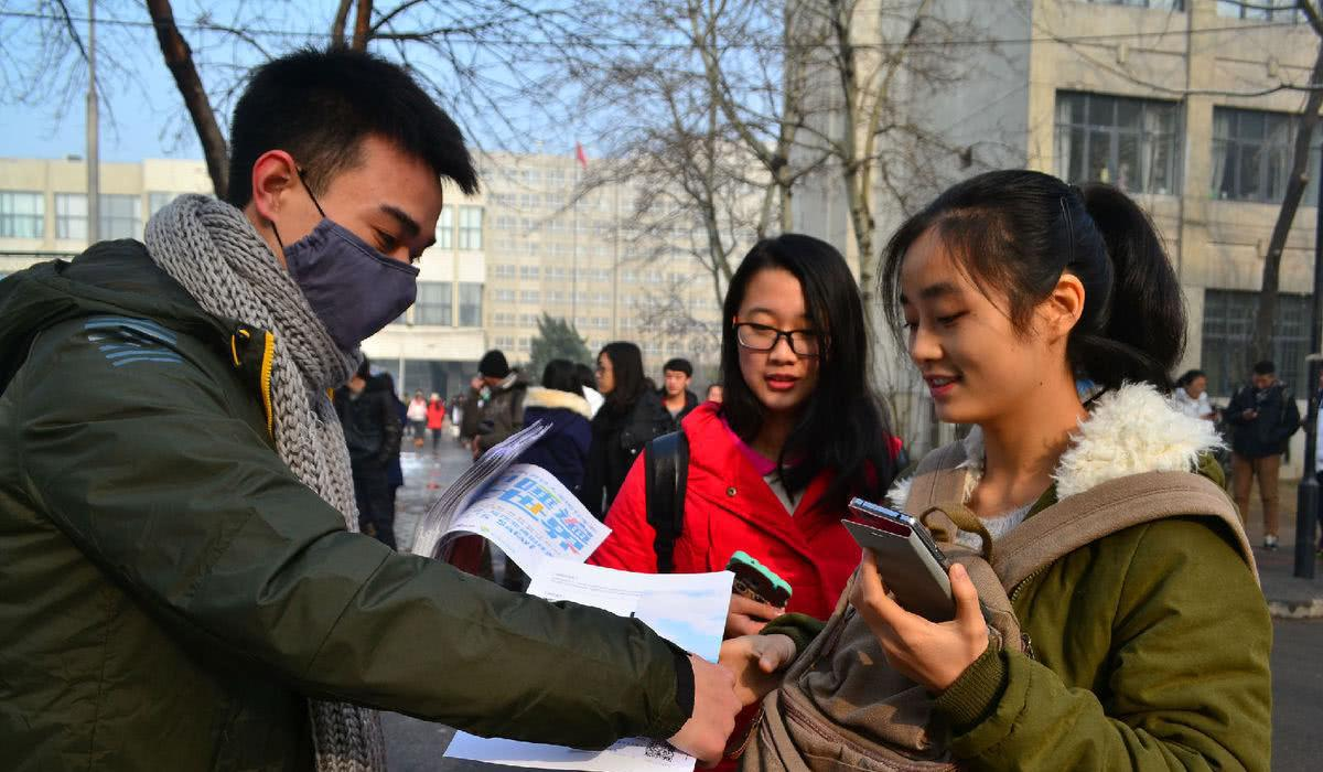 大学生迎来“好消息”，3类学生“免试”教资，官方给出肯定回应