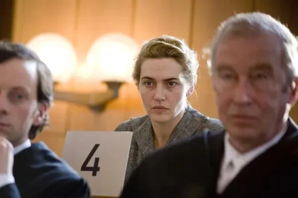 15岁少年和36岁女邻居的秘密恋情，这部R级电影成了经典