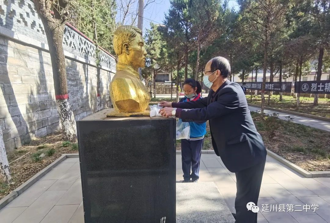 延川县第二中学清明节祭扫活动掠影(图36)