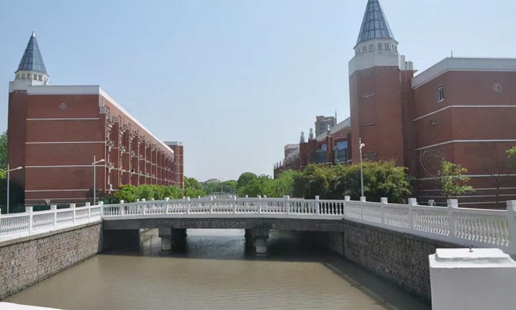 上海高中排名公布，包玉刚实验学校荣获第二，东方外国语紧随其后