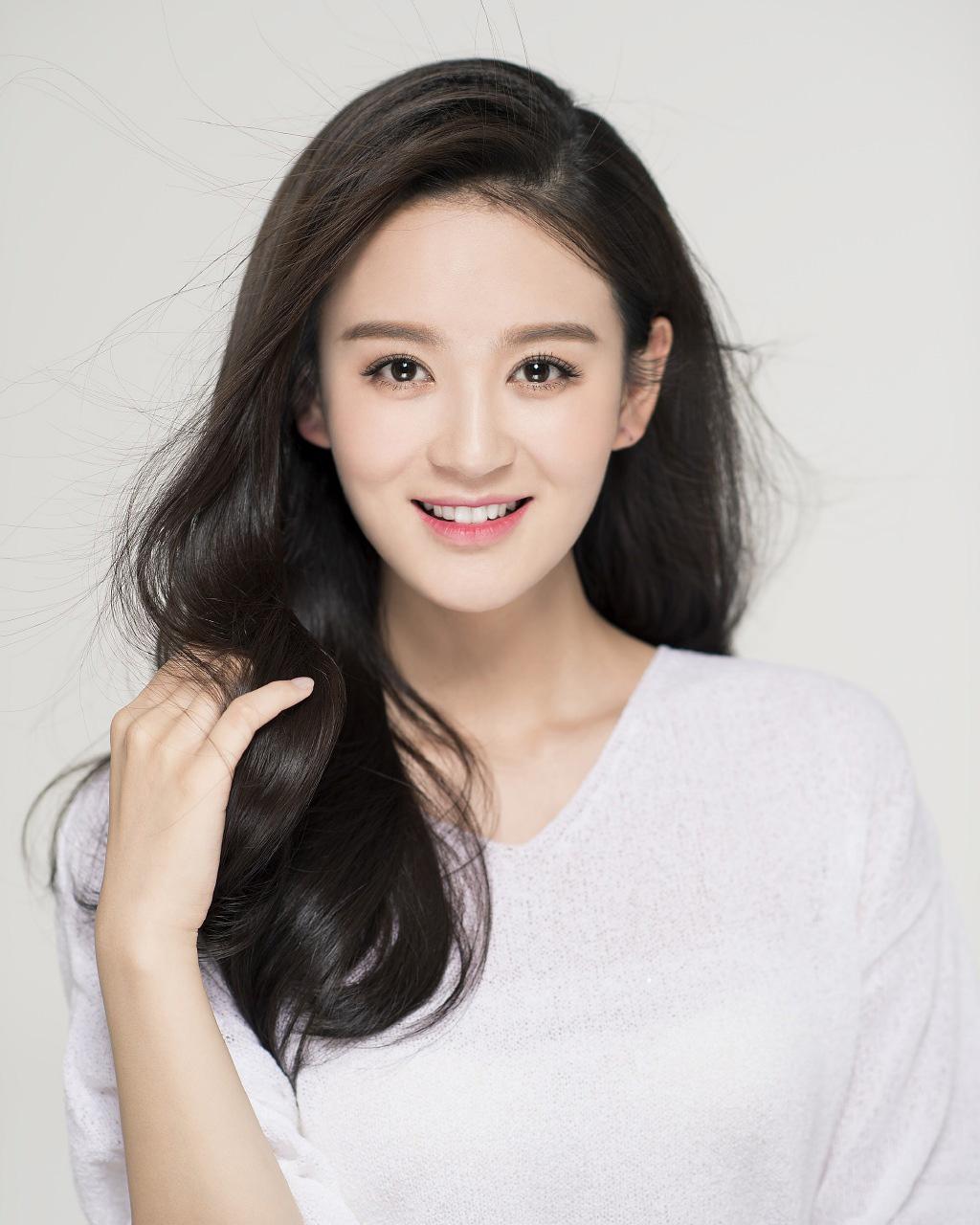 92年湖北女演员曾一萱，清新靓丽