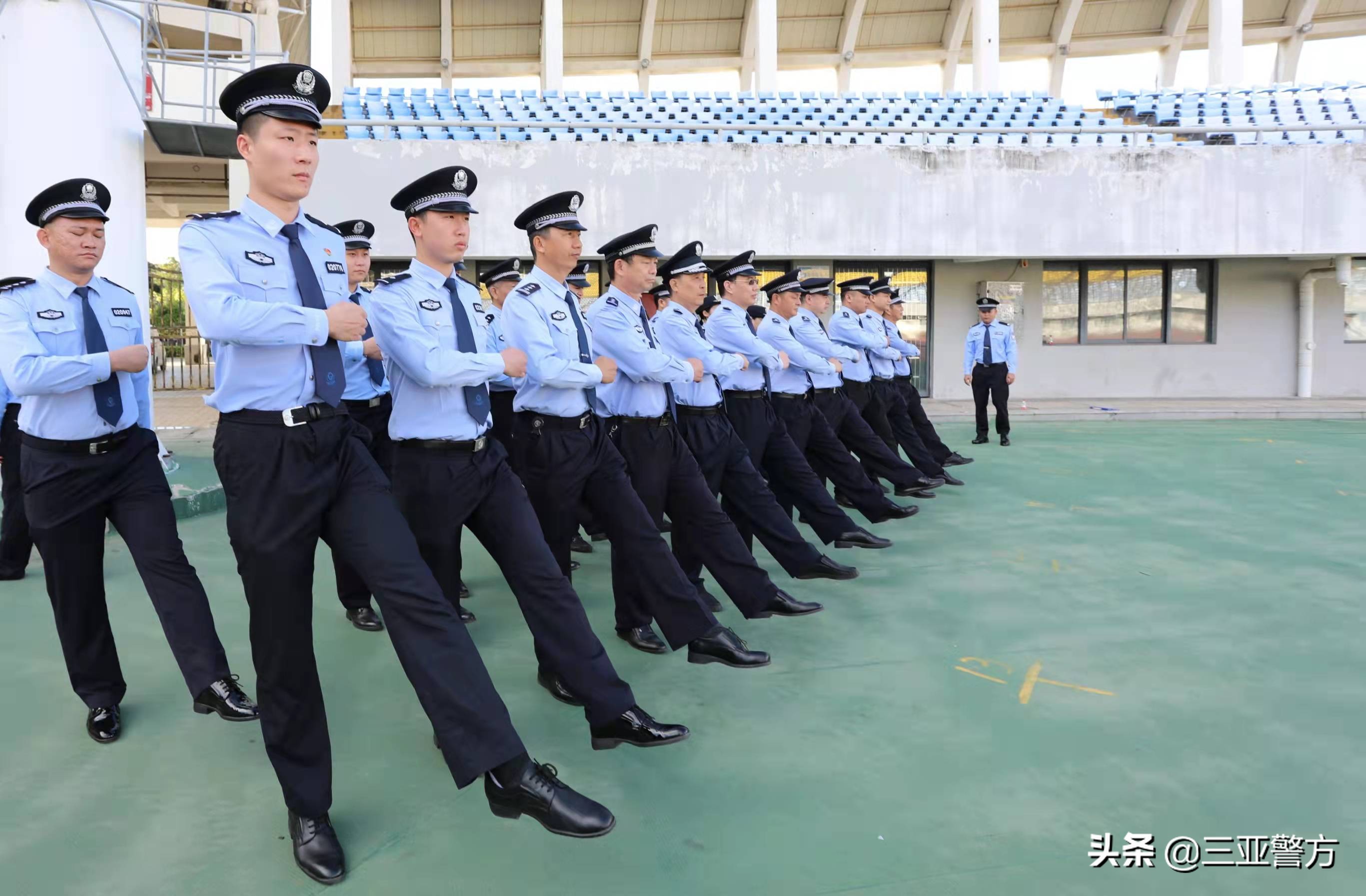 实战大练兵进行时 三亚吉阳警方组织开展警容风纪专项训练