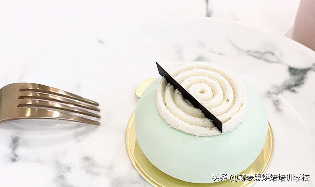 杭州西点培训班课程一般学些啥？赫麦思烘焙学校如是说