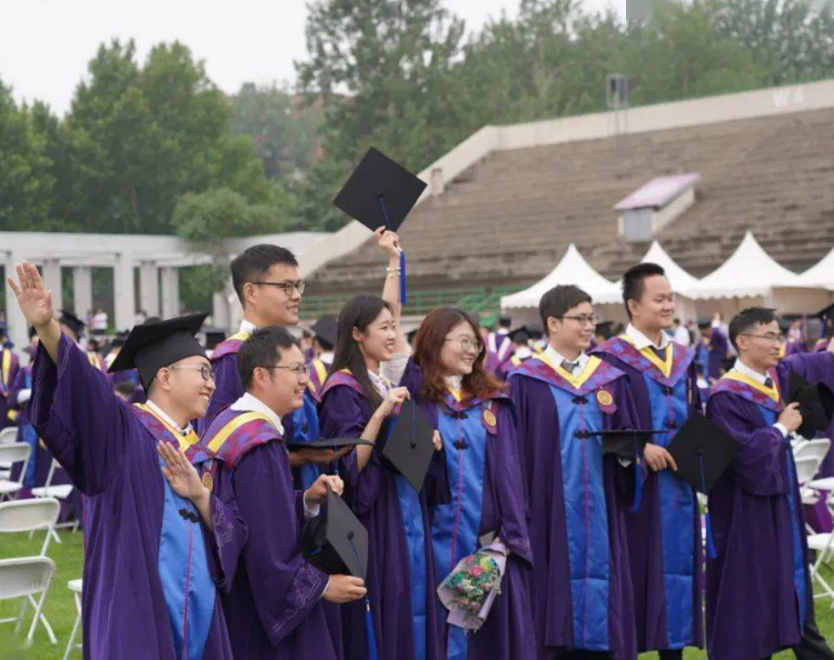 多地高校通知，研究生迎来大变化，学费让学生发愁，但还有好消息