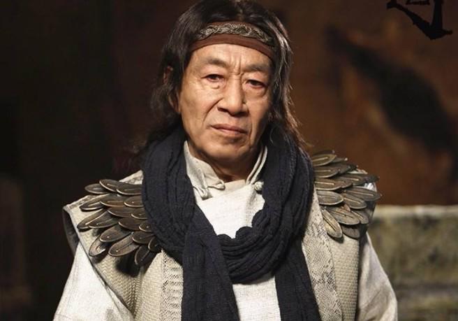 与王奎荣相差37岁的爱情，婚后生一对儿女，饶芯语现在后悔了吗？