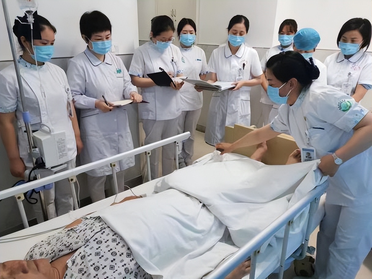 渭南市中心医院呼吸与危重症医学科开展多学科护理查房活动