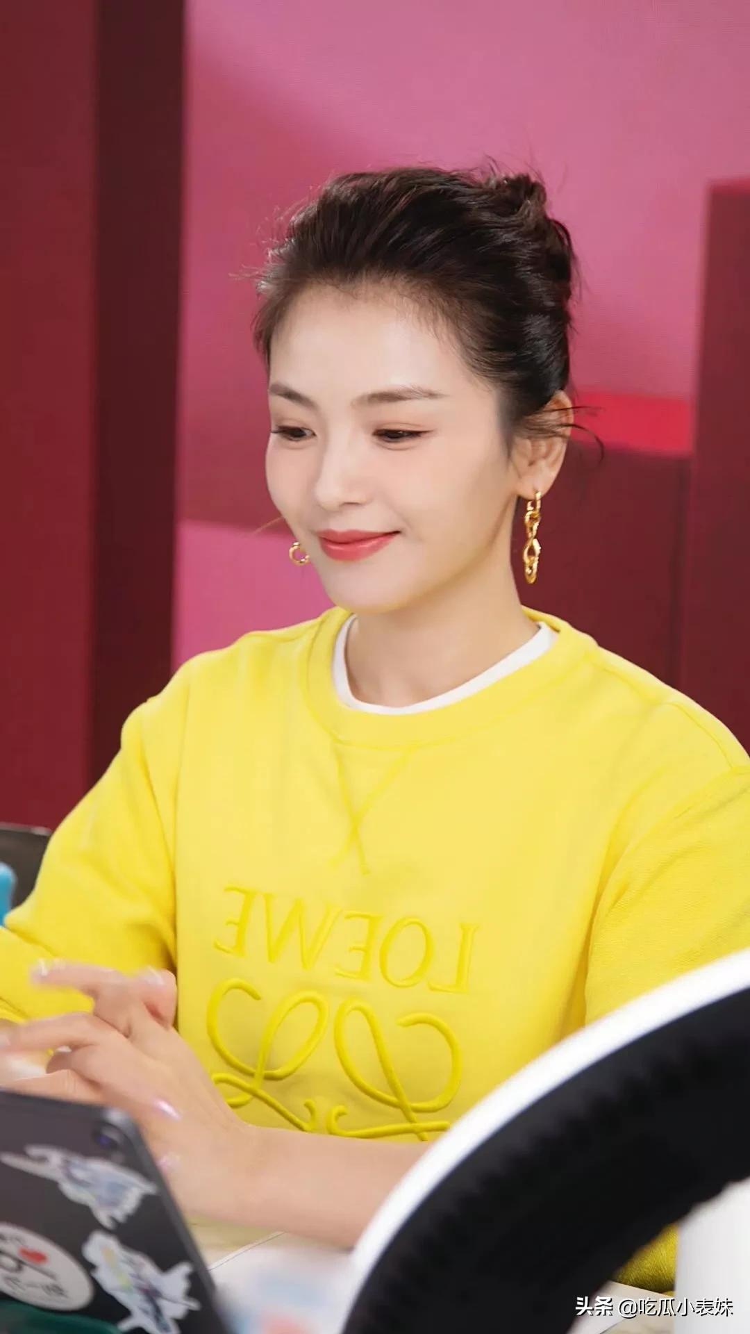 刘涛迷人美照，衣着光鲜，靓丽时尚，真的好美