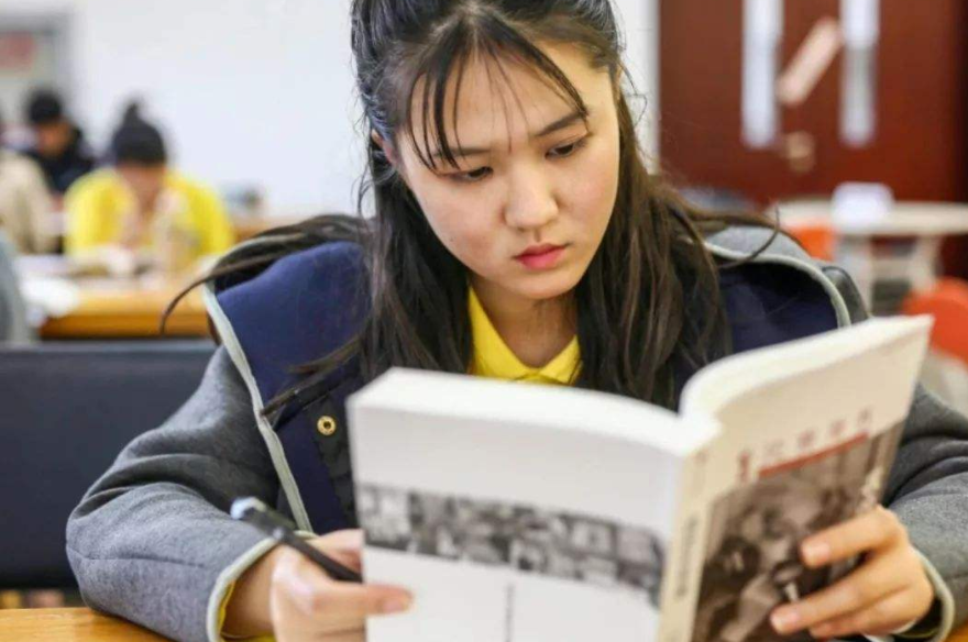 上海一高中生被牛津录取，明明是未来可期，评论区却“变了味”