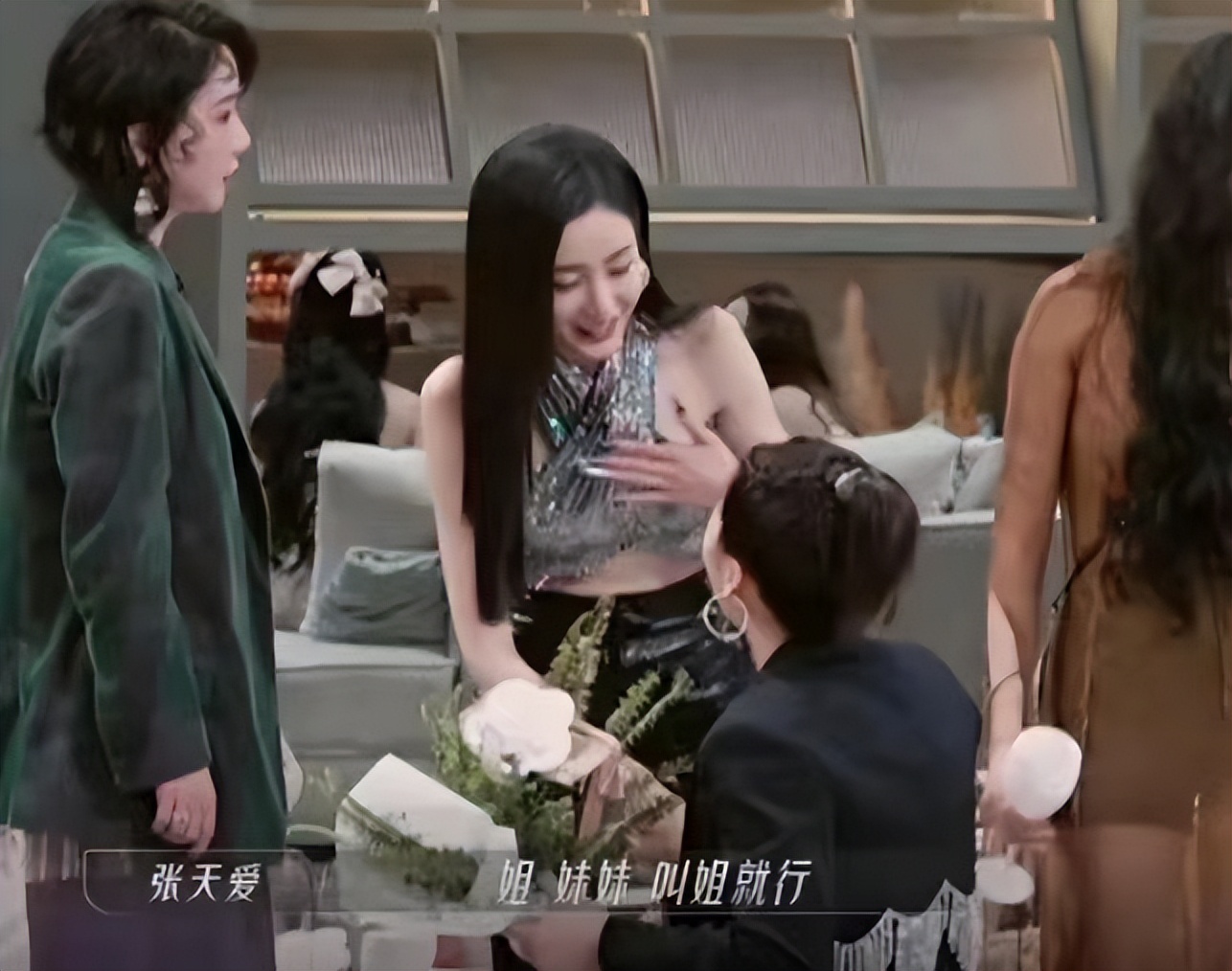 《浪姐3》名场面来了！张天爱被问年龄显尴尬，那英自曝没整容