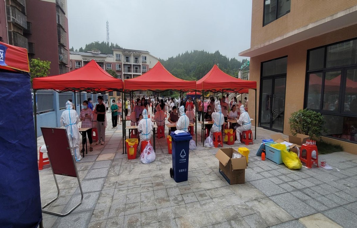 遂宁市安居区人民医院全力投入全区大规模核酸采样任务