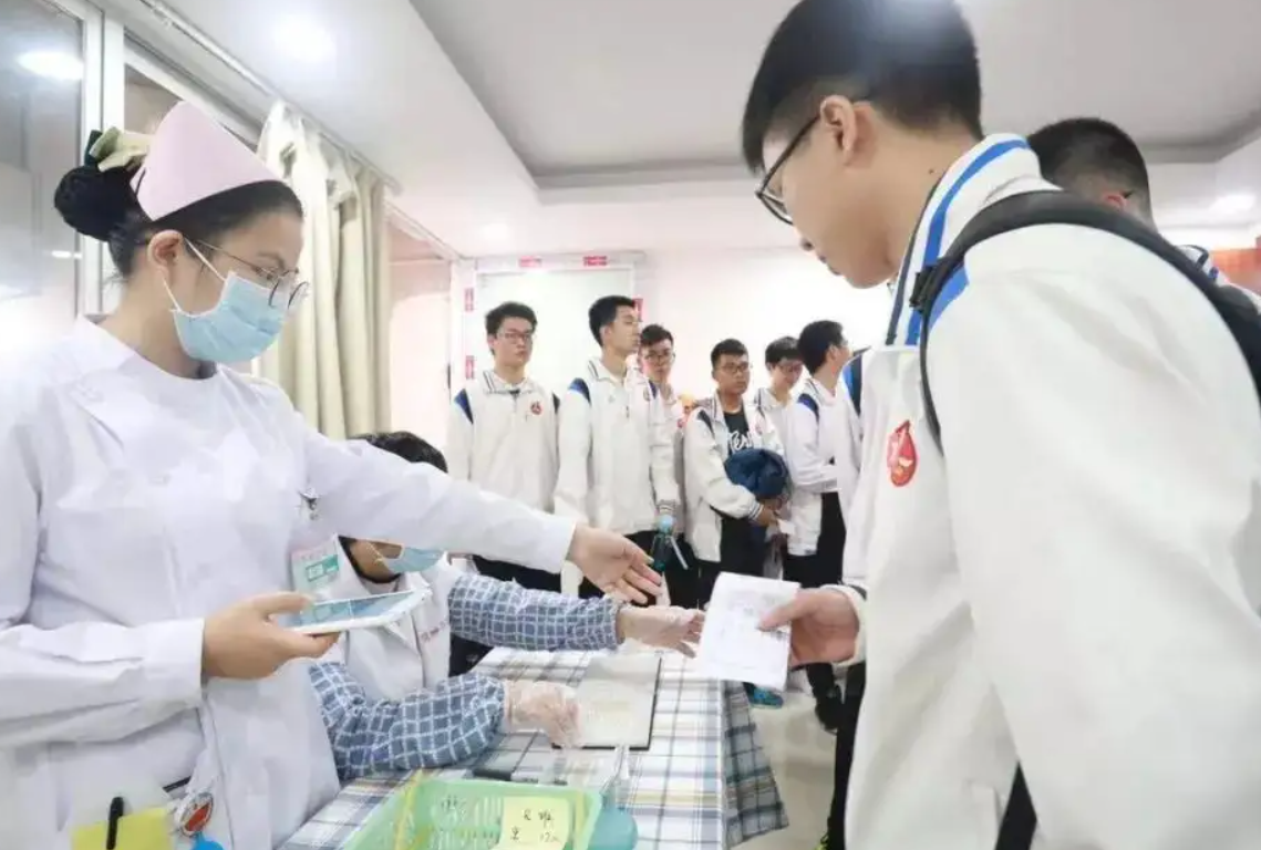 高考体检要全部脱光光？高三学生党表示很尴尬，医生：我也不想看