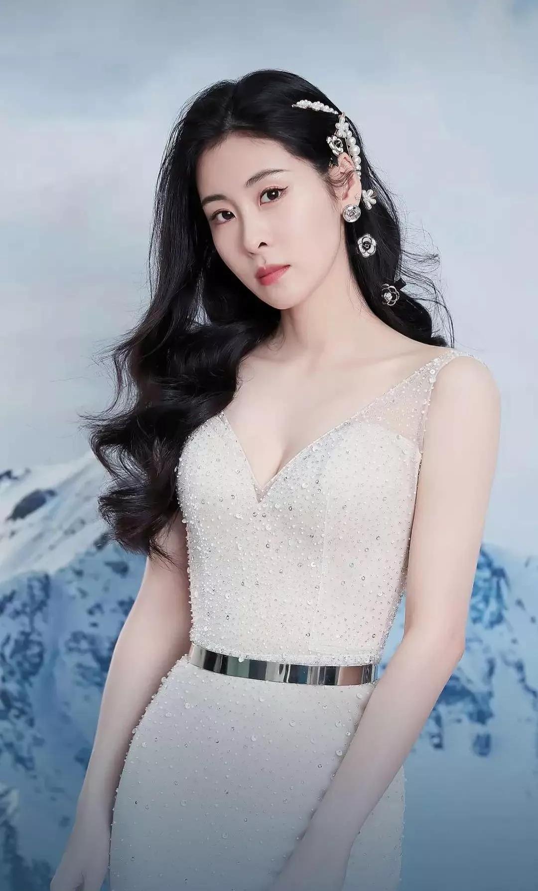 手机桌面，明星李沁、戴燕妮、海陆和张碧晨