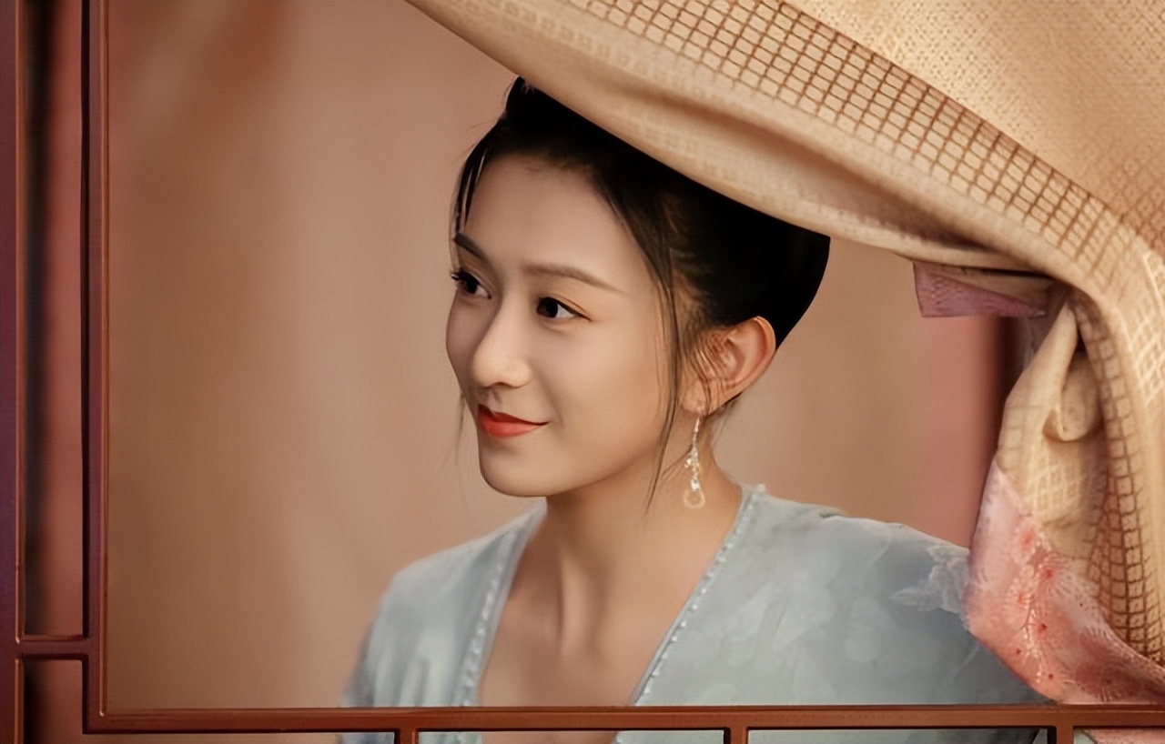 贵为千金郡主,与皇后又是姑侄关系,本可以一生荣华富贵平安,却因为生