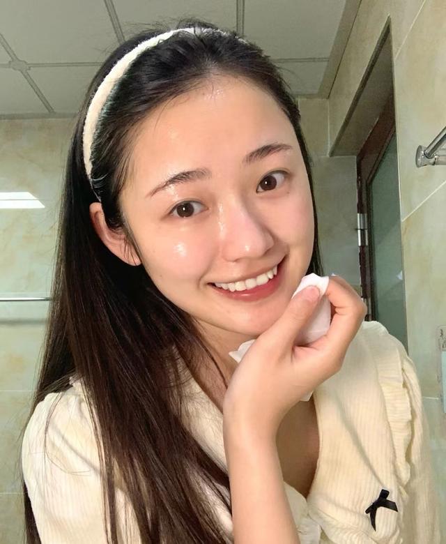 粉底液上妝小技巧：干皮不卡粉，油皮更持妝，值得收藏