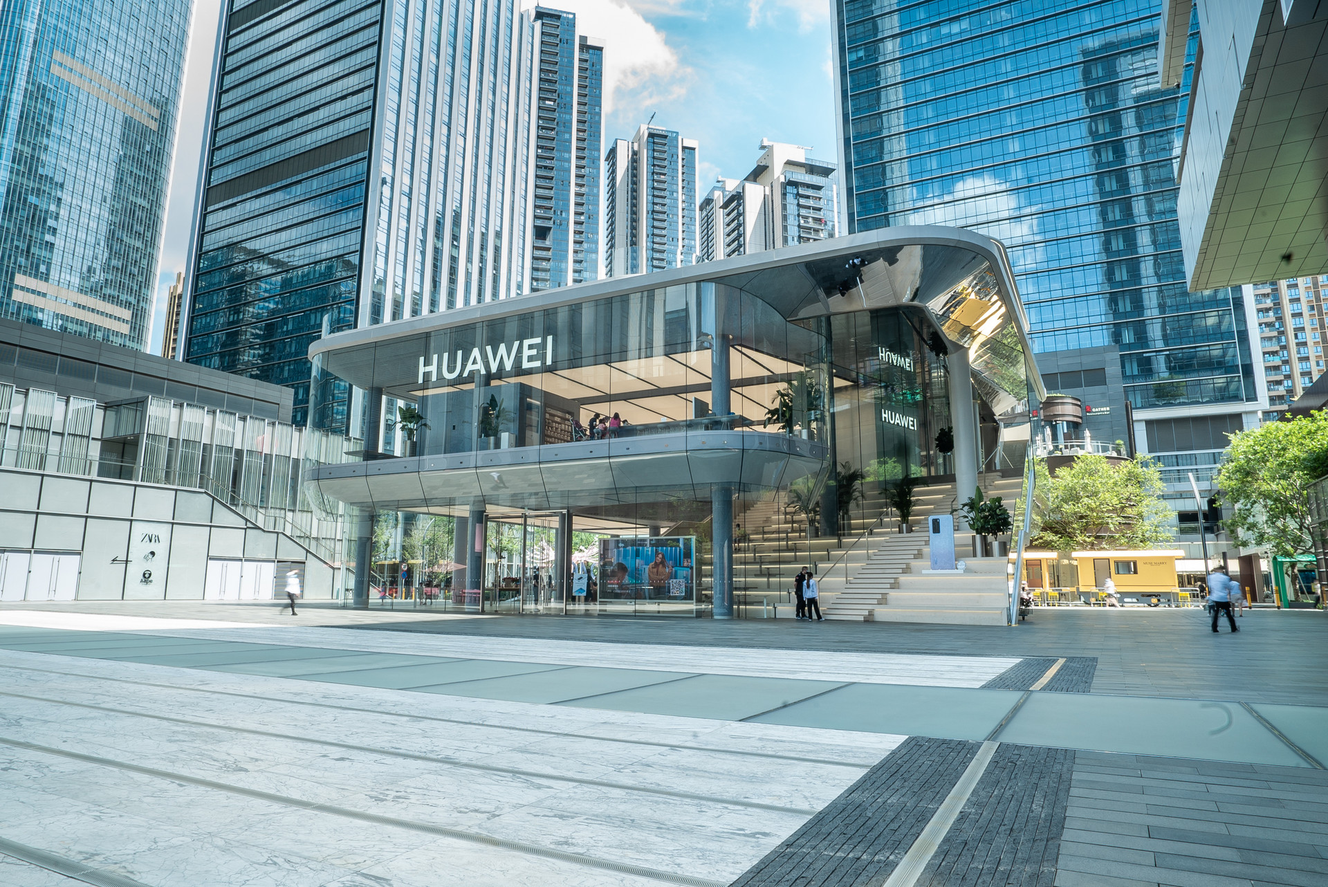 武汉大学“优秀”硕士，当辅导员骚扰女生，入职华为黯然离职