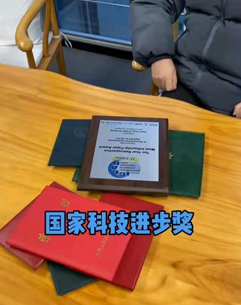 北大毕业家长和妻子赛证书，谁输谁就辅导孩子写作业，最后谁赢了