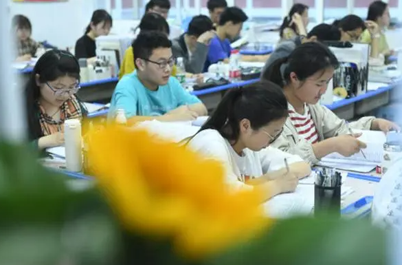 高考迎来“大地震”，考生填报志愿难度恐上升，2022高考生需注意