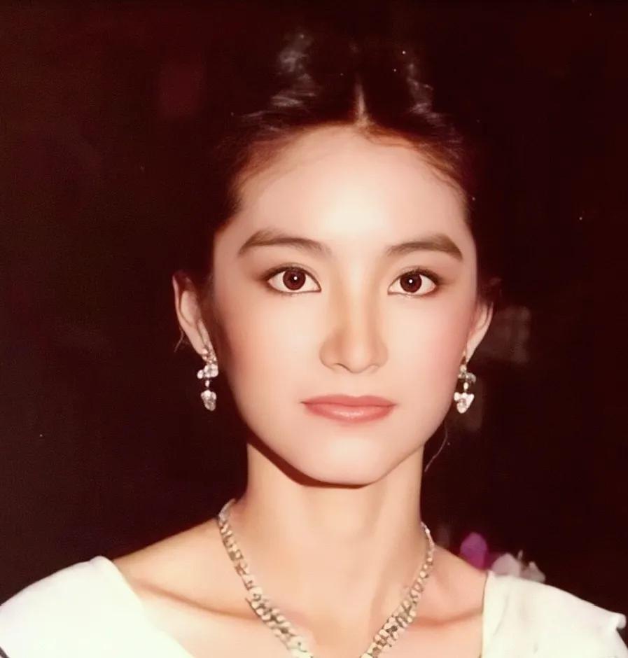 有一种“自卑”叫我好丑，这4位女星都不照镜子的吗？