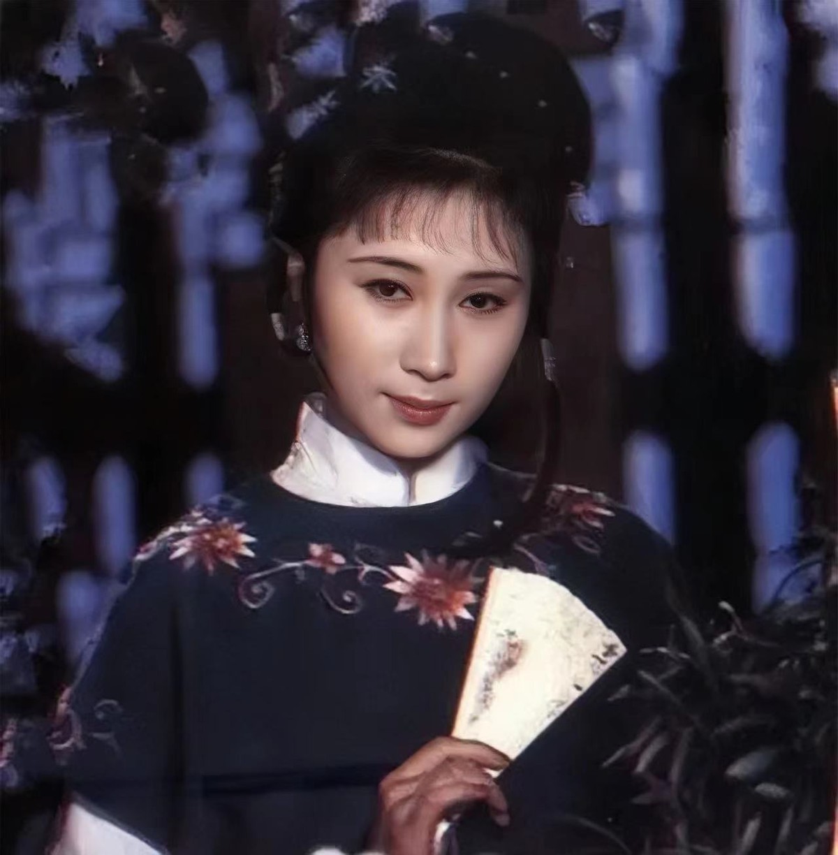 《少林寺》走红后，李连杰成了功夫巨星，牧羊女丁岚去哪里了？