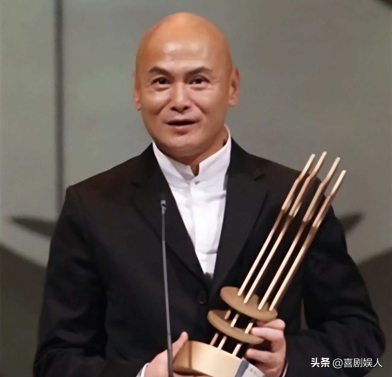 年轻时是人上人，晚年生活心酸，这9位巨星，最惨的靠洗肾续命