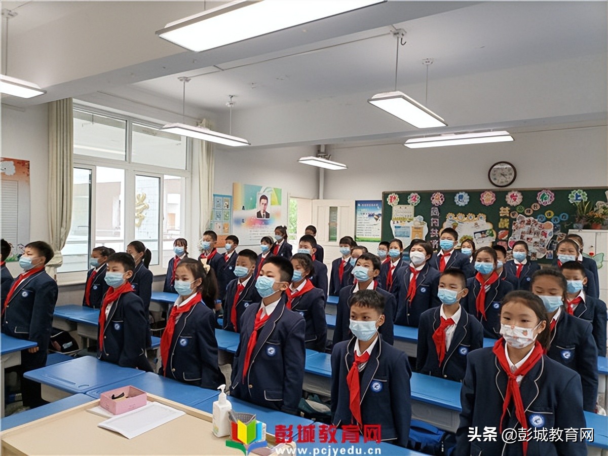 星光小學(xué)湖北路分校返校復(fù)課后升旗儀式(圖3) 星光小學(xué)湖北路分校返校復(fù)課后升旗儀式(圖3)