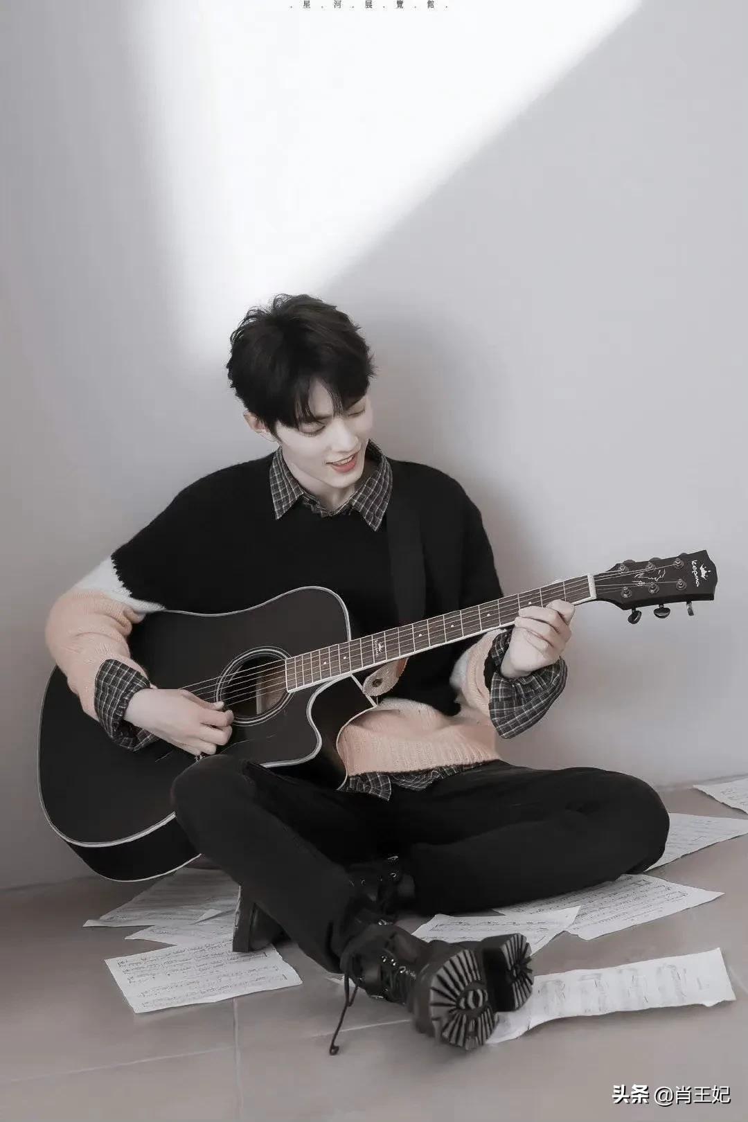 桃桃的一组生图,肖战的眼睛真好看,灵气逼人鲜花与少年绝配