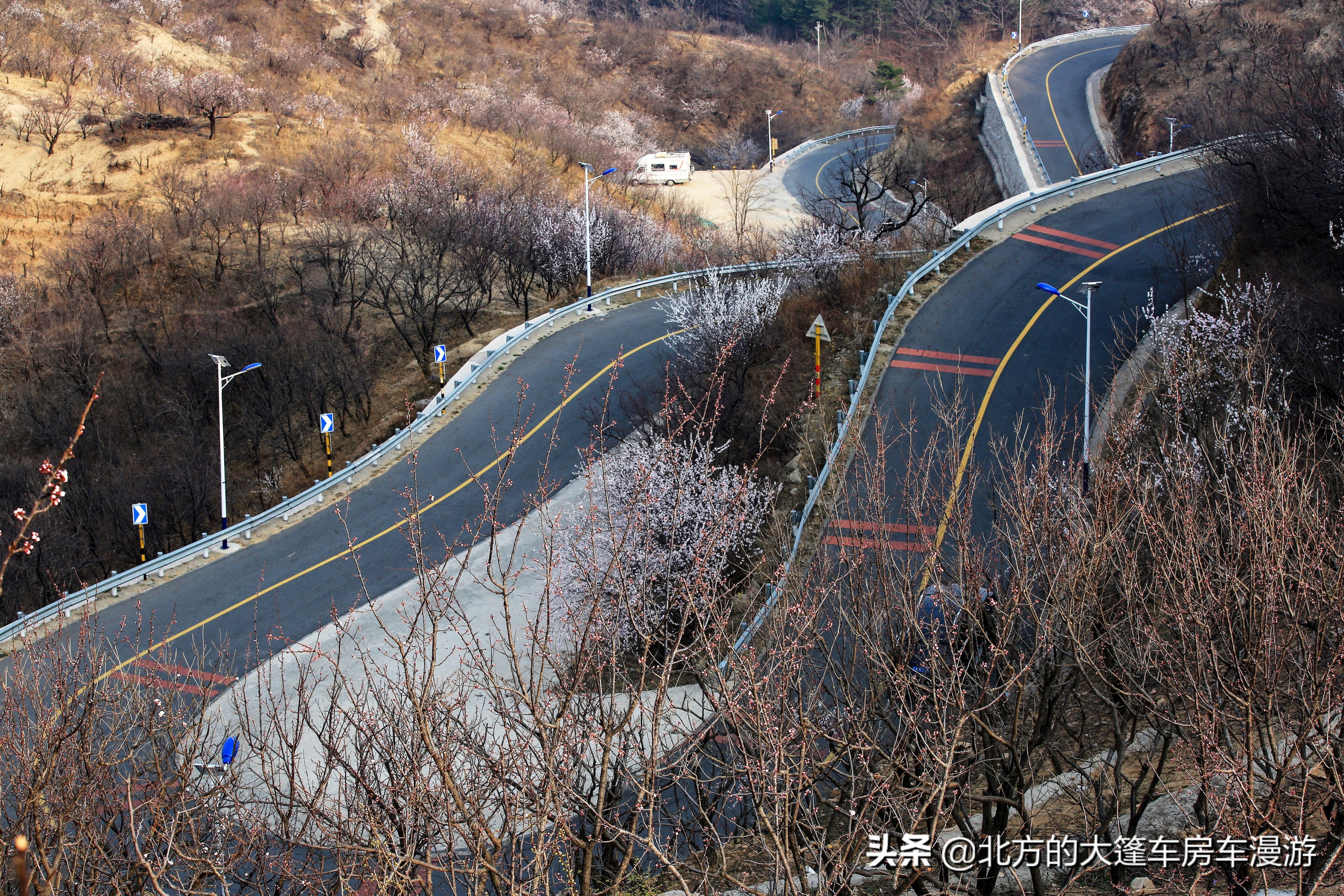 走过北京春天最美的盘山公路去那山桃花盛开的地方——龙泉峪长城