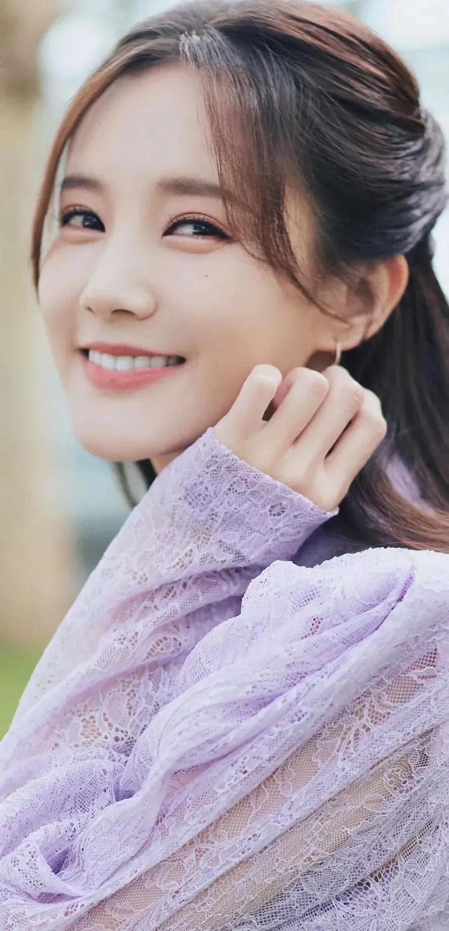 甜美可爱的李一桐