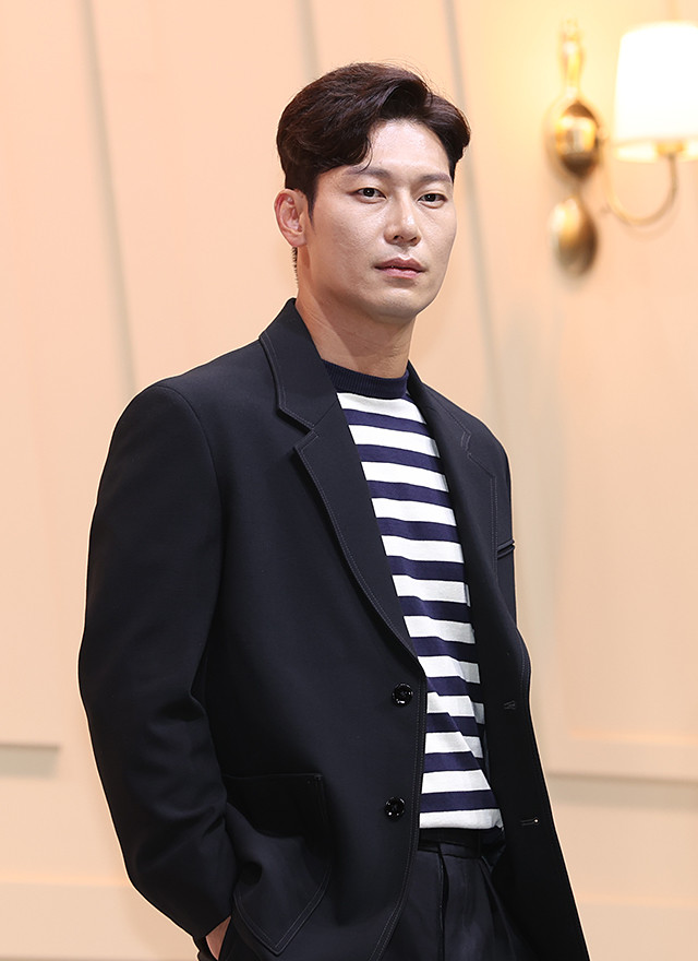 演员金喜善出席《黑色的新娘》制作发布会