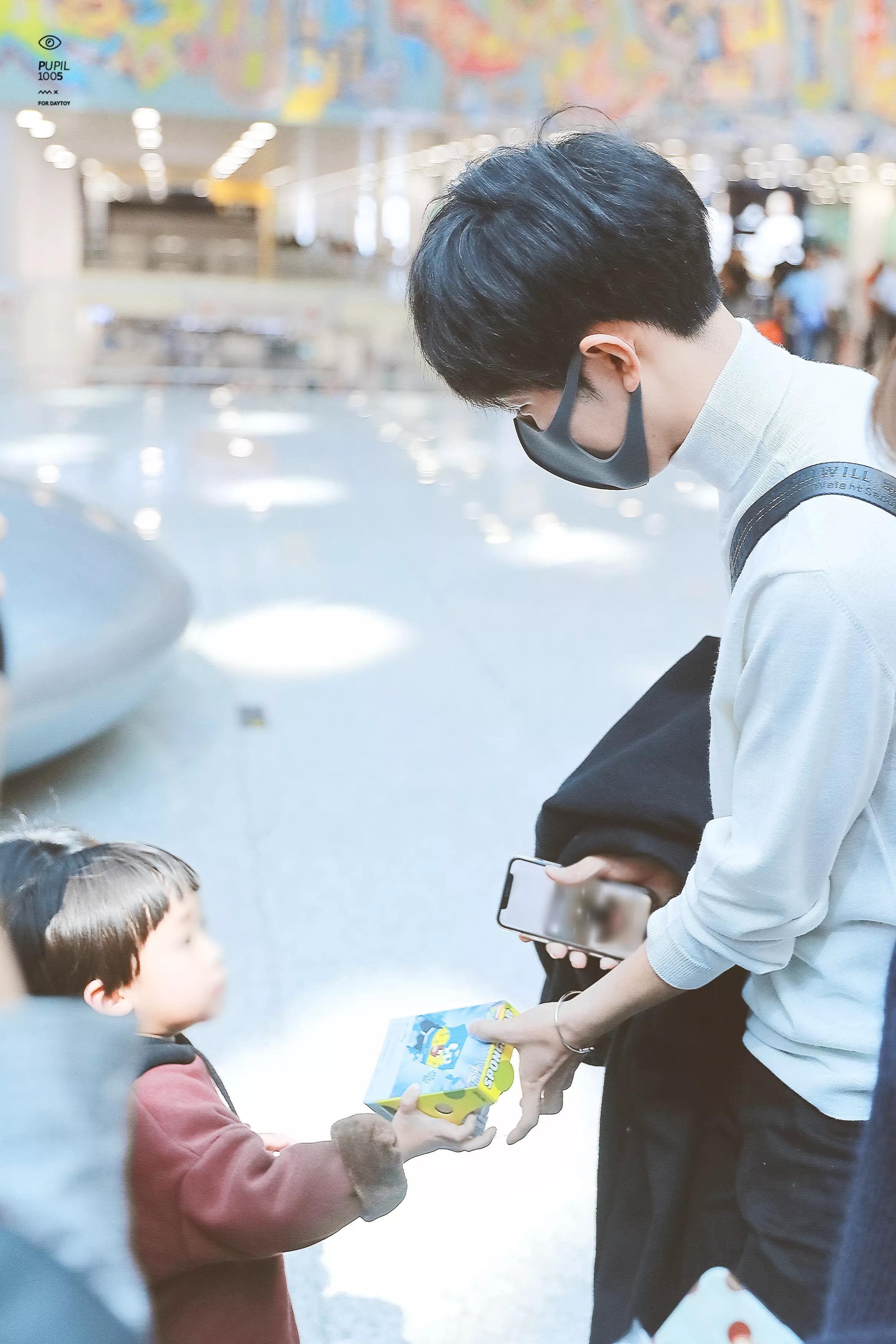 考古肖战:2018年9月—12月机场时间线汇总,今天请叫我收图狂魔