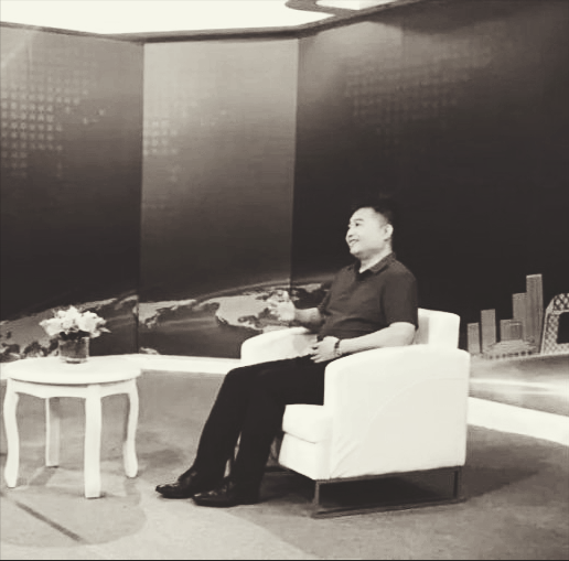 金融反诈大师翟山鹰去哪里了？或喝茶，或闭关修炼