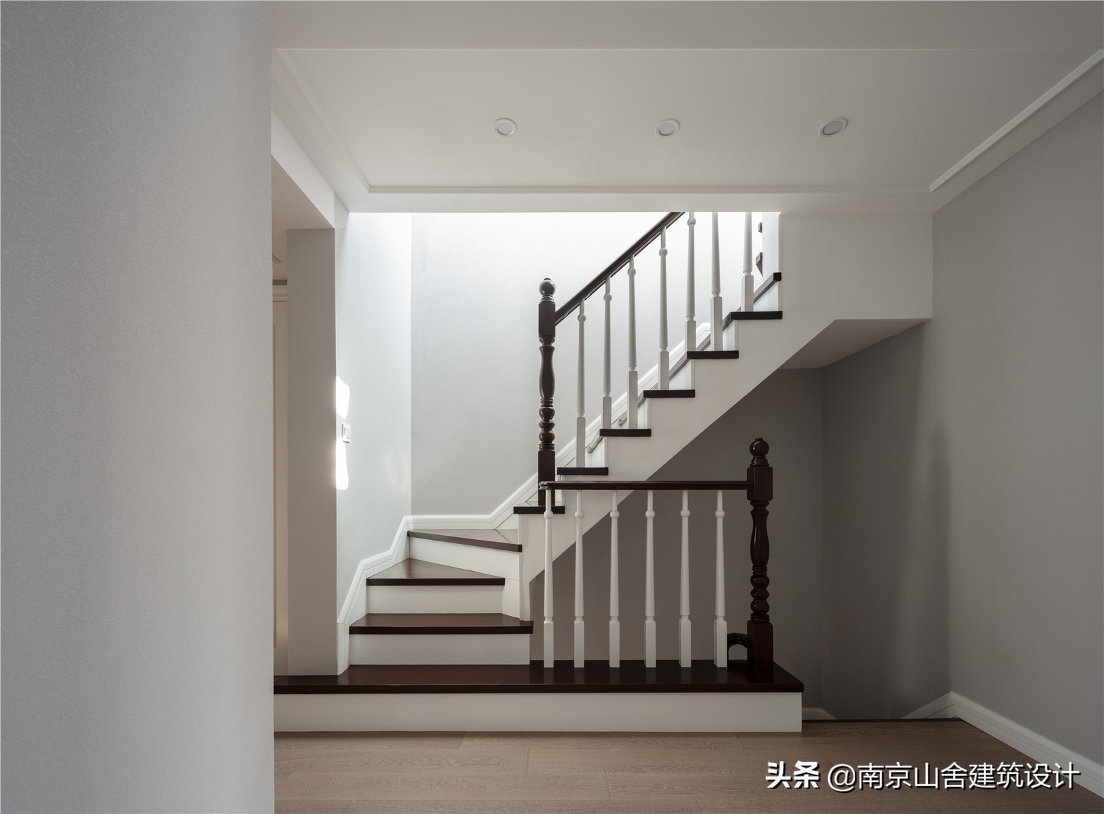 年龄差 | 四平八稳的现代美式