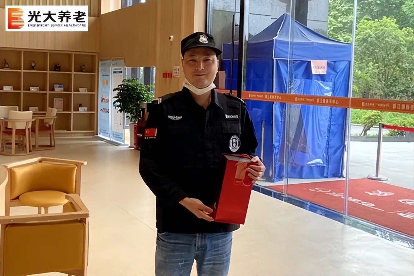 为劳动颂歌 展追光风采丨伟德国际1946bv官网开展五一慰问活动，情暖一线