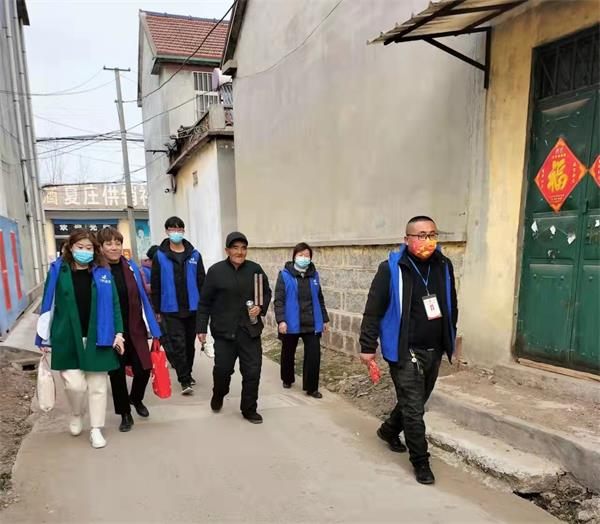 “浓情元宵节 真情关爱暖人心”莒县夏庄镇平安志愿者开展敬老活动