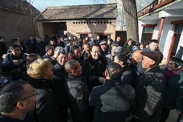 老师给小伙20元学费，40年后他发现恩师贷款买房：把买房费用全免