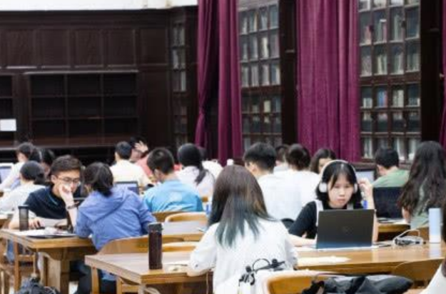 清华图书馆彻夜开放？学生一学期要跑20多次3000米？学长现身说法