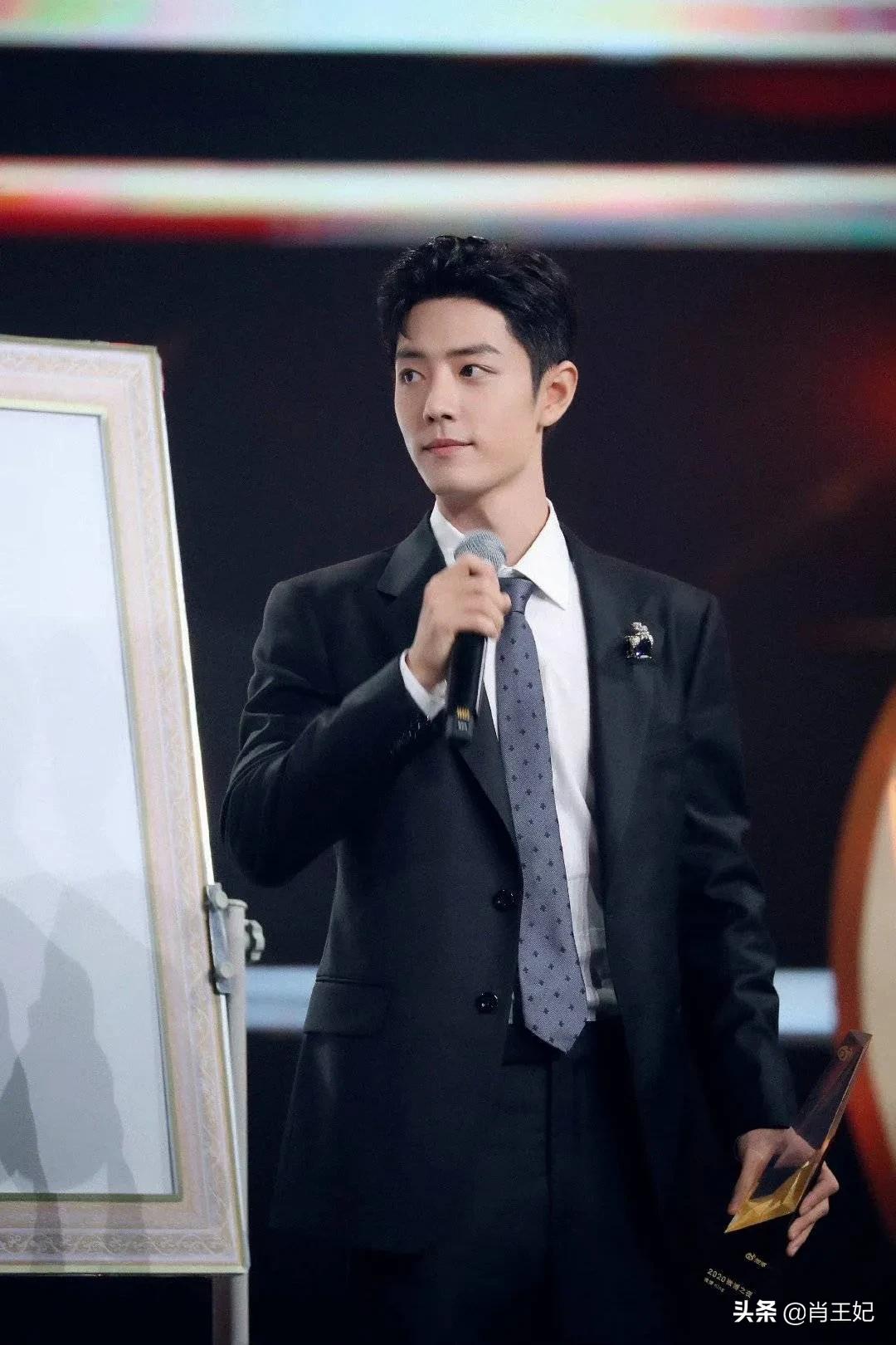 YSL代言人肖战真帅啊，简约黑色西装，俊逸潇洒姿态比夜色更迷人