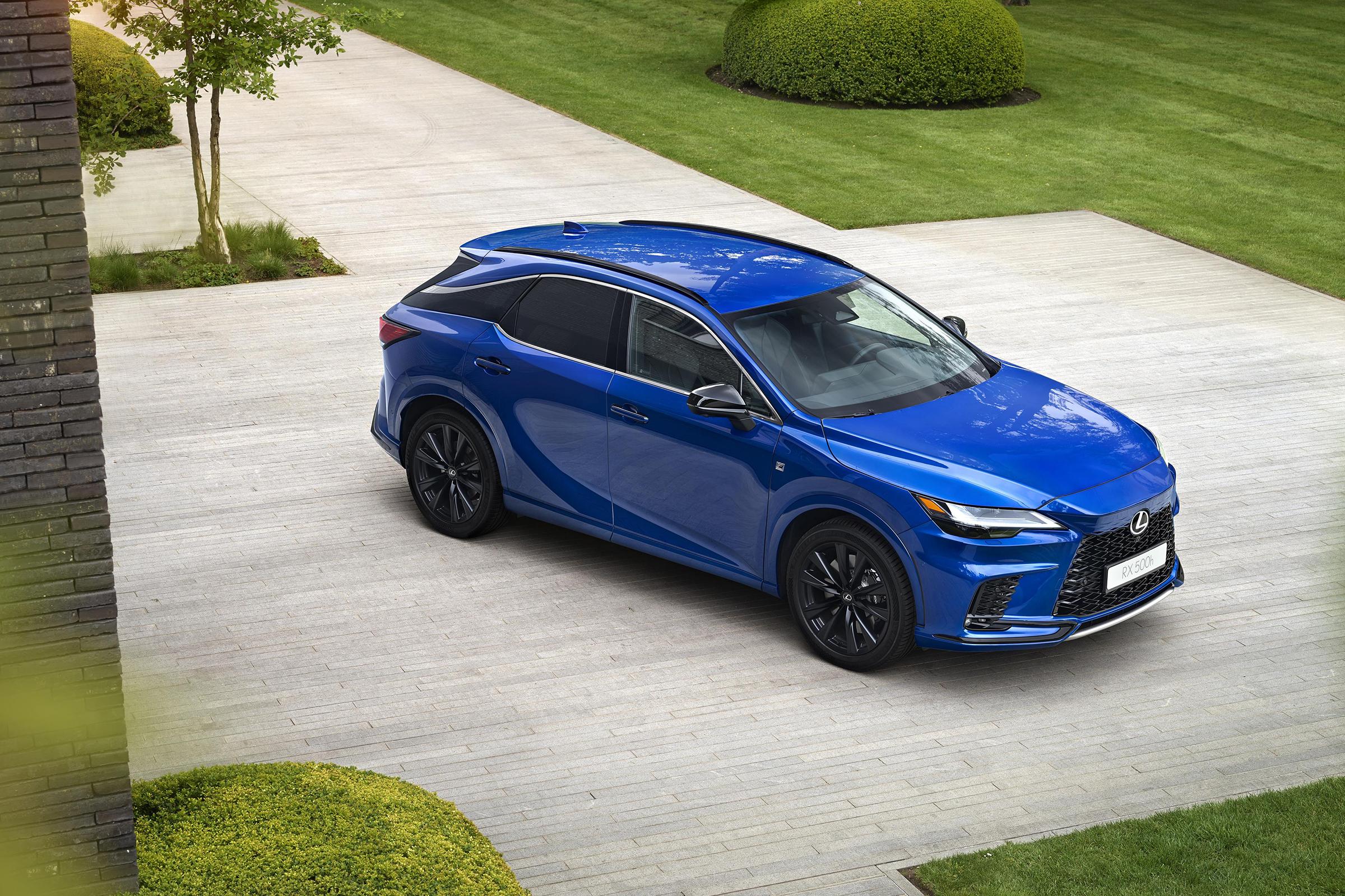 丰田“放大招”！旗下3款豪华车齐换代，继续发展油车能热销？